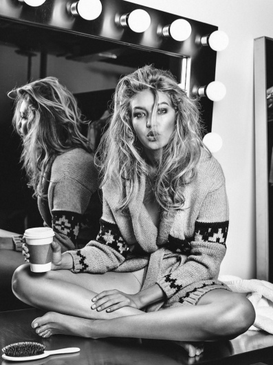 Gigi-Hadid-Vogue-Netherlands-November-2015-Cover-Photoshoot03